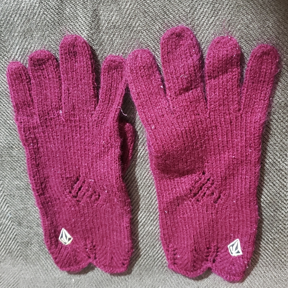 Volcom maroon gloves